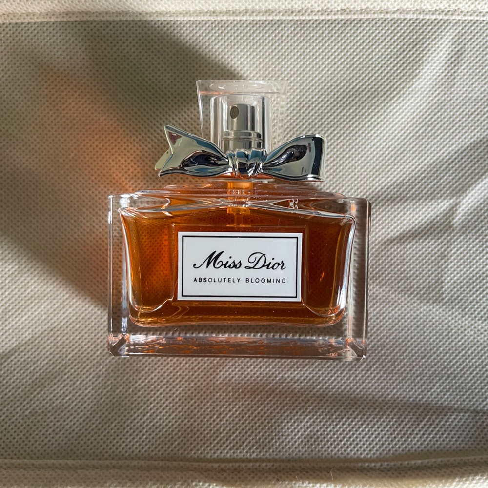 Miss Dior Absolutely Blooming perfume